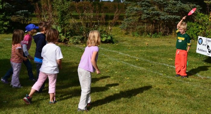 Outdoor Physical Activities For Preschoolers - Traffic Light Game Or Red Light Green Light Game