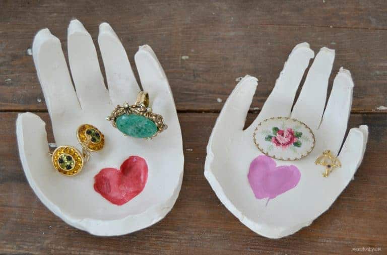 Easy Things To Make For Mother's Day - Homemade Mother’s Day Gift: Clay Jewelry Holder