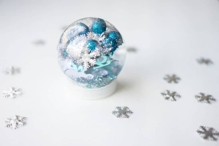 Christmas Arts And Crafts For Preschoolers - Snow Globe Christmas Sensory Bottle