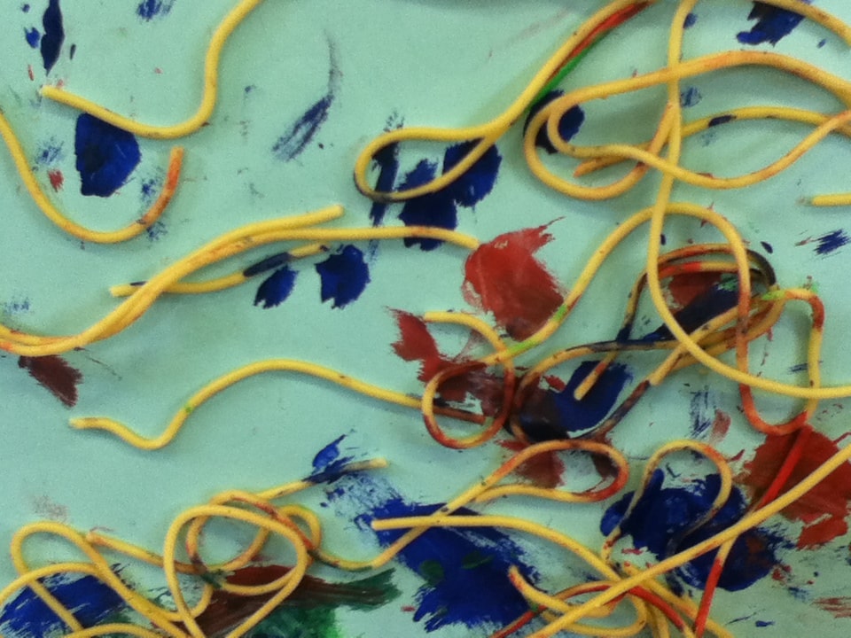 Easy Art Projects for Toddlers - Spaghetti Painting